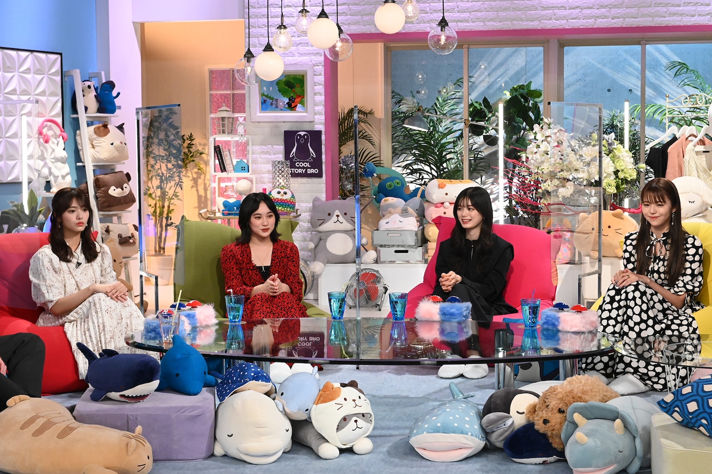左から田村保乃（櫻坂46）、佐々木莉佳子（アンジュルム）、紺野彩夏、鈴木ゆうか。(c)テレビ朝日