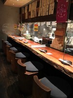 居酒屋「三盃」内観