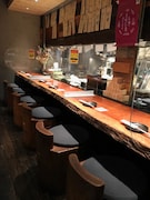 居酒屋「三盃」内観