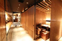 居酒屋「三盃」内観