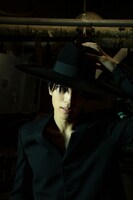 岩田剛典「Layer～Evolution from "Spin" and to the future～」より。（撮影：永瀬正敏 / 講談社）