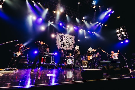 東京スカパラダイスオーケストラとMAN WITH A MISSION。（撮影：勝永裕介）