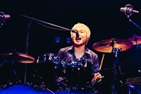 茂木欣一（Dr）（撮影：勝永裕介）