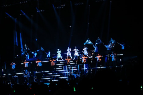 TEAM SHACHI「OVER THE HORIZON～はちゃめちゃ！パシフィコ！～」の様子。