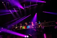 TEAM SHACHI「OVER THE HORIZON～はちゃめちゃ！パシフィコ！～」の様子。