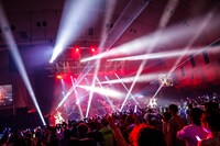 TEAM SHACHI「OVER THE HORIZON～はちゃめちゃ！パシフィコ！～」の様子。