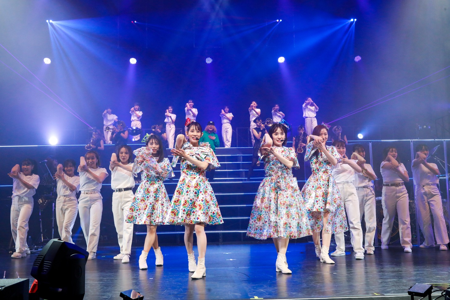 TEAM SHACHI「OVER THE HORIZON～はちゃめちゃ！パシフィコ！～」の様子。