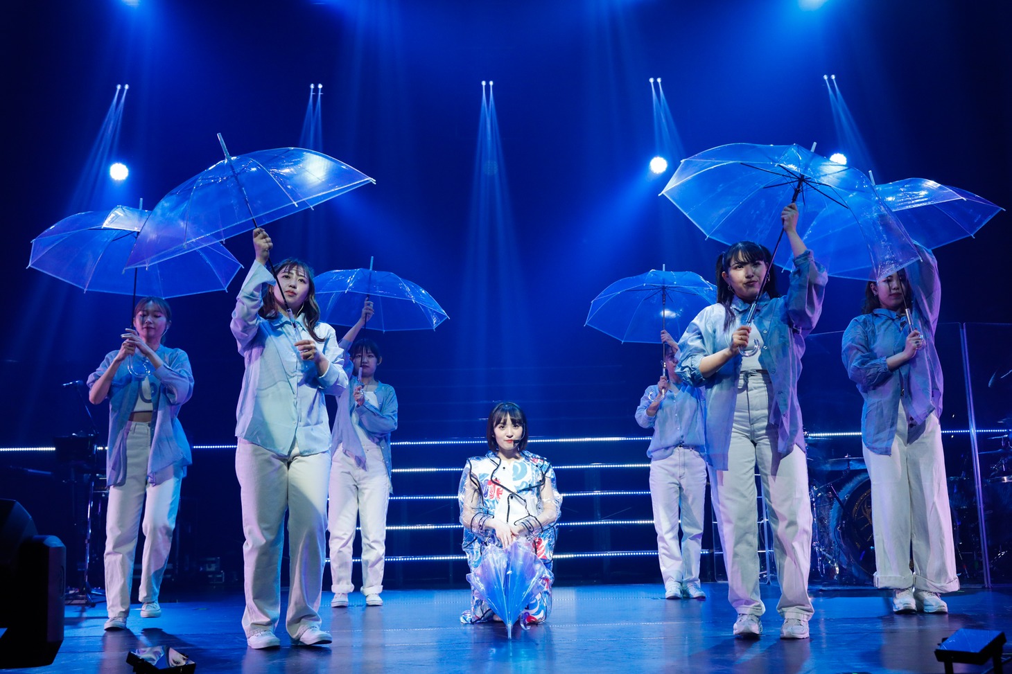 「One way LOVE…?」を披露する咲良菜緒。