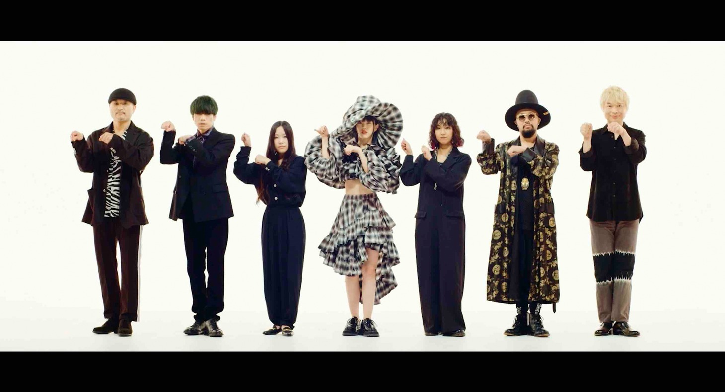 アイナ・ジ・エンド「ZOKINGDOG」MVより。
