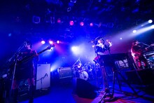 キノコホテル「サロン・ド・キノコ～公然密会中毒」東京・渋谷CLUB QUATTRO公演の様子。（撮影：大参久人）