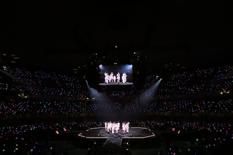 つばきファクトリー「CAMELLIA ～日本武道館スッペシャル～」の様子。