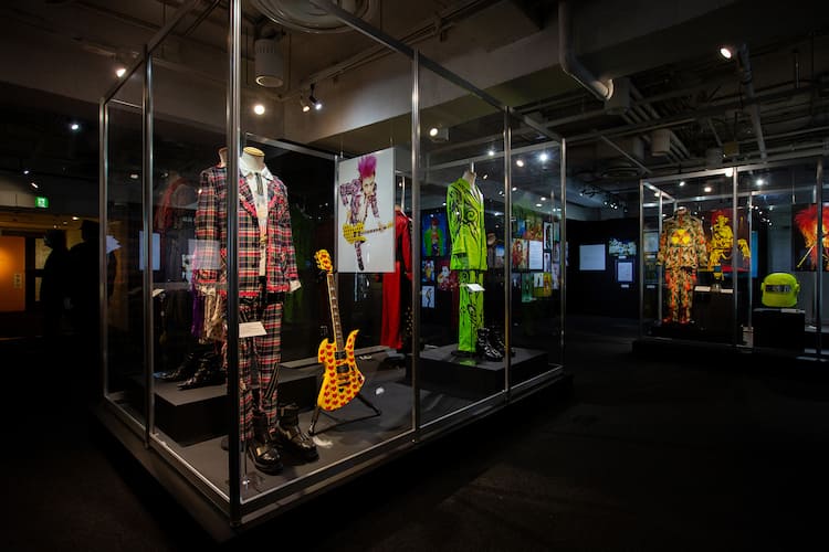 hide MUSEUM」池袋に出現！愛用ギターなど実物300点が目の前に 
