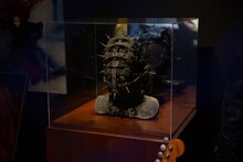 「PSYCHOVISION hide MUSEUM Since 2000」で展示中の「Watchguardian,head V」。