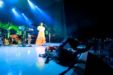 「眉村ちあき 日比谷野外大音楽堂ワンマンライブ『ナントカサマーフェスティバル』」より。（Photo by Ryo Higuchi）
