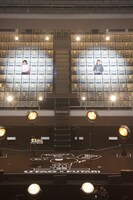 客席に座るゆず。（撮影：中島たくみ
、石井健）