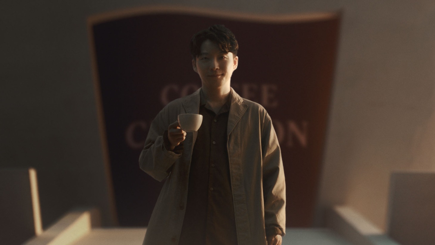 UCCのテレビCM「COFFEE CREATION コンセプト編」より。