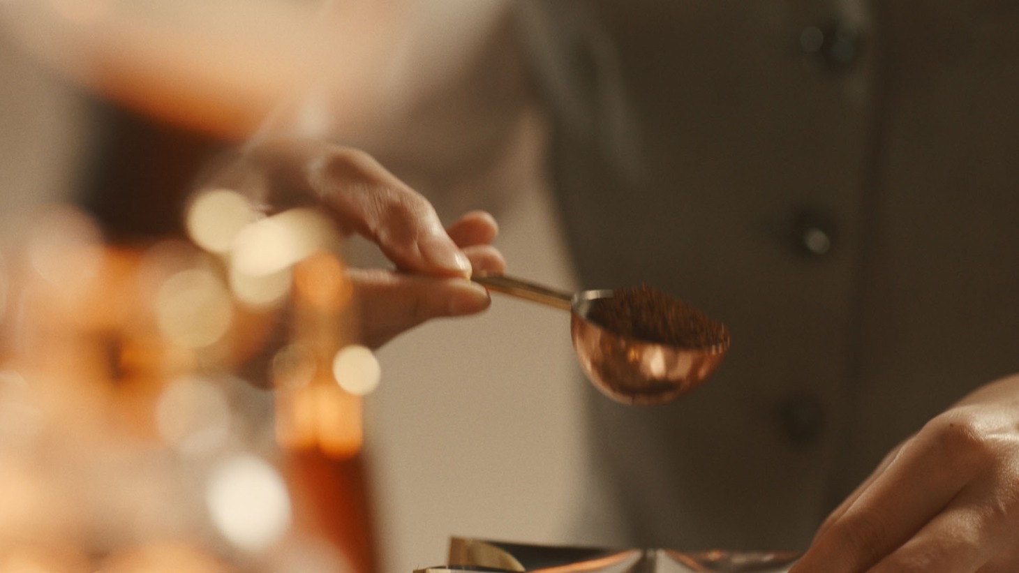 UCCのテレビCM「COFFEE CREATION コンセプト編」より。