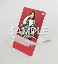 足立佳奈「あなたがいて」セブンネット特典のミニスマホスタンドキーホルダーのサンプル。