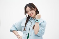 NiziUが出演する「たまごっちスマート」テレビCMのメイキング写真。