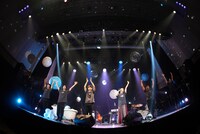 「○SHOWER○」より。（Photo by shiro）