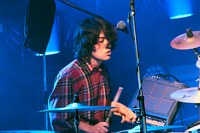 小泉拓（Dr）（撮影：関信行）