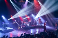 「ストリップ歌小屋 2021」よりiriのステージの様子。（撮影：関信行）