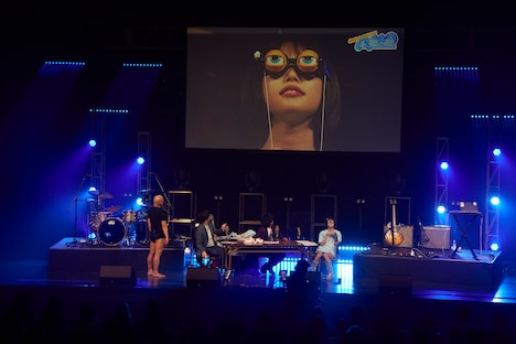 ハリウッドザコシショウからプレゼントされたメガネをかけて誇張しすぎた福山雅治のものまねをするあの。