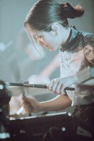 大澤実音穂（Dr）（Photo by Ray Otabe）