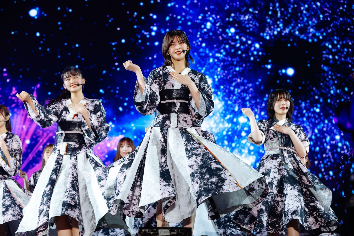 「無言の宇宙」のパフォーマンスの様子。（撮影：上山陽介）