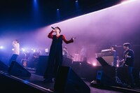 SIKK-Oと鈴木真海子（chelmico）を迎えたパフォーマンスの様子。（Photo by Tatsuya Hirota）