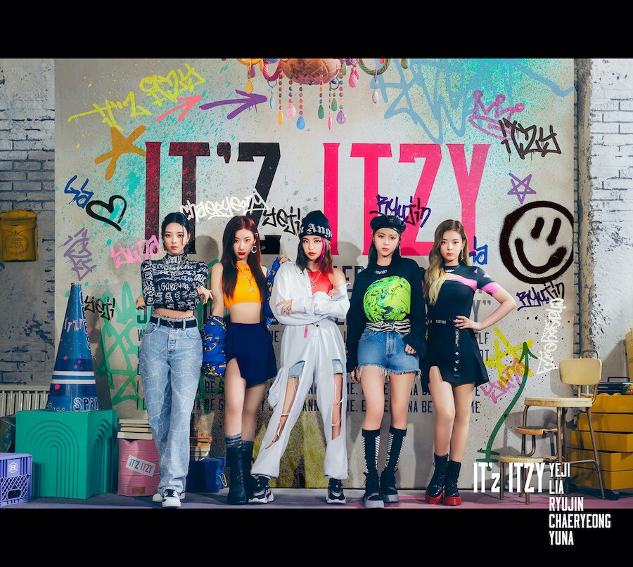 itzy it&#39;z itzy 日本デビュー フォトカード A盤 B盤 通常盤 ITZY JAPAN DEBUT BEST ALBUM - IT'Z ITZY – SubK Shop