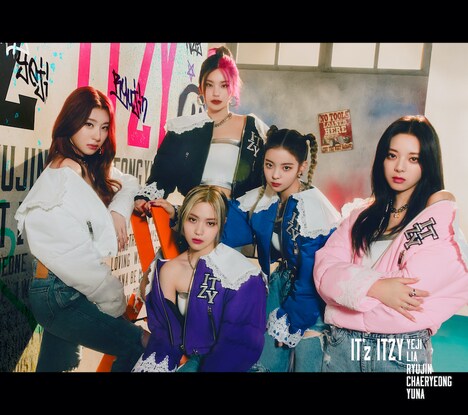 ITZY「IT’z ITZY」初回限定盤Bジャケット