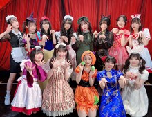 ハロウィン衣装を身にまとった虹のコンキスタドール。