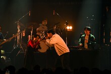 SIKK-Oと鈴木真海子（chelmico）を迎えたパフォーマンスの様子。（Photo by Teppei Kishida）