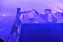 左からNENE（ゆるふわギャング）、STUTS。（Photo by Teppei Kishida）