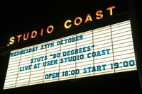 東京・USEN STUDIO COASTの看板。（Photo by Teppei Kishida）