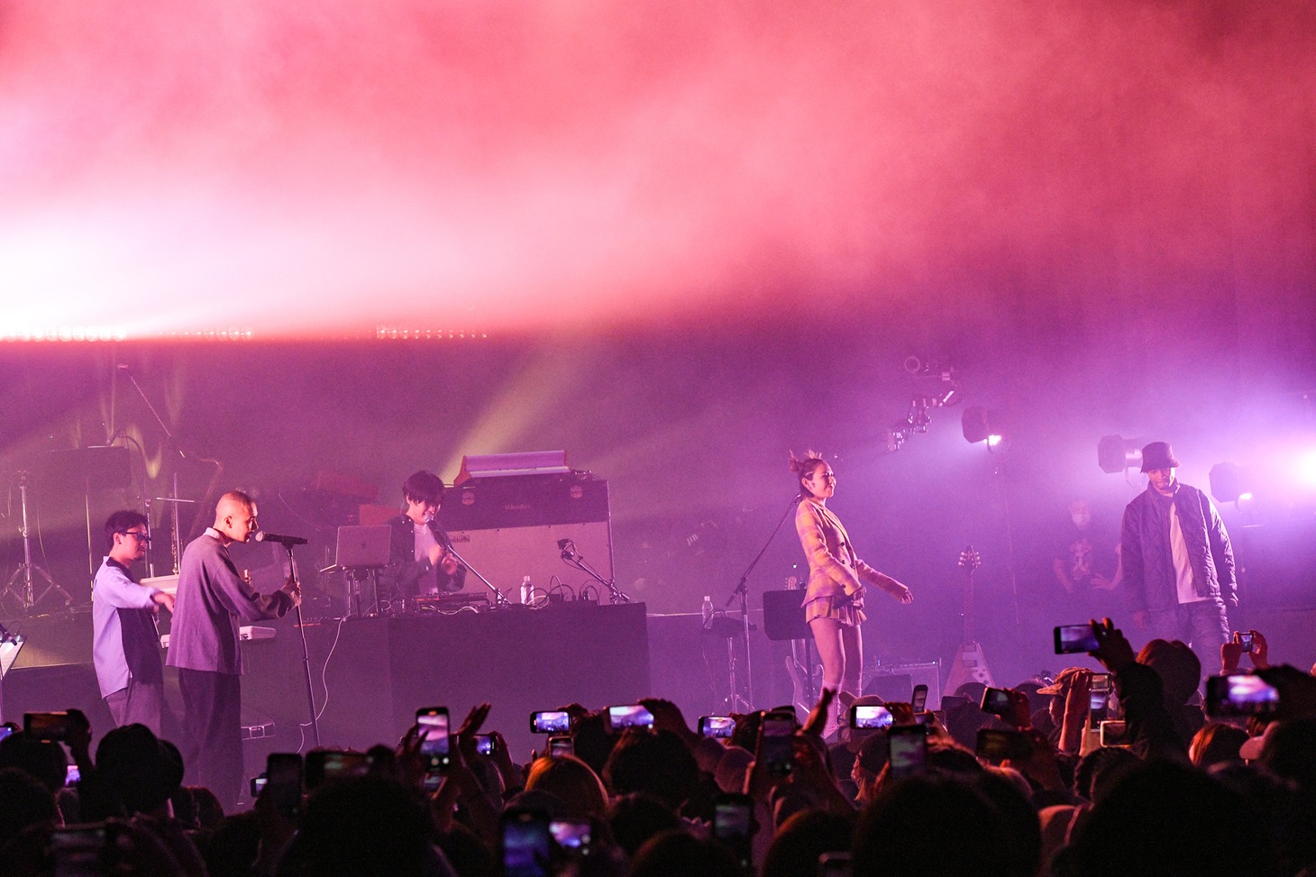 BIM、KID FRESINO、NENE（ゆるふわギャング）、Daichi Yamamotoを迎えたパフォーマンスの様子。（Photo by Teppei Kishida）