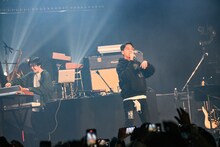 左からSTUTS、tofubeats。（Photo by Teppei Kishida）