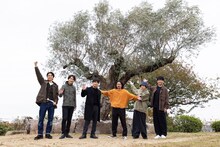 V6と「ブイロクの木」。