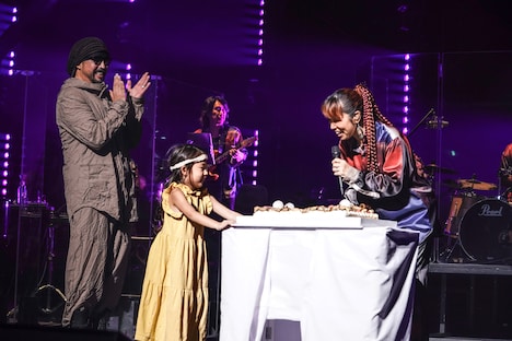 左からHIRO、平和ちゃん、AI。（撮影：上飯坂一）