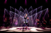 「AI 20周年記念TOUR”IT’S ALL ME”FINAL -AI BIRTHDAY SPECIAL-」の様子。（撮影：上飯坂一）