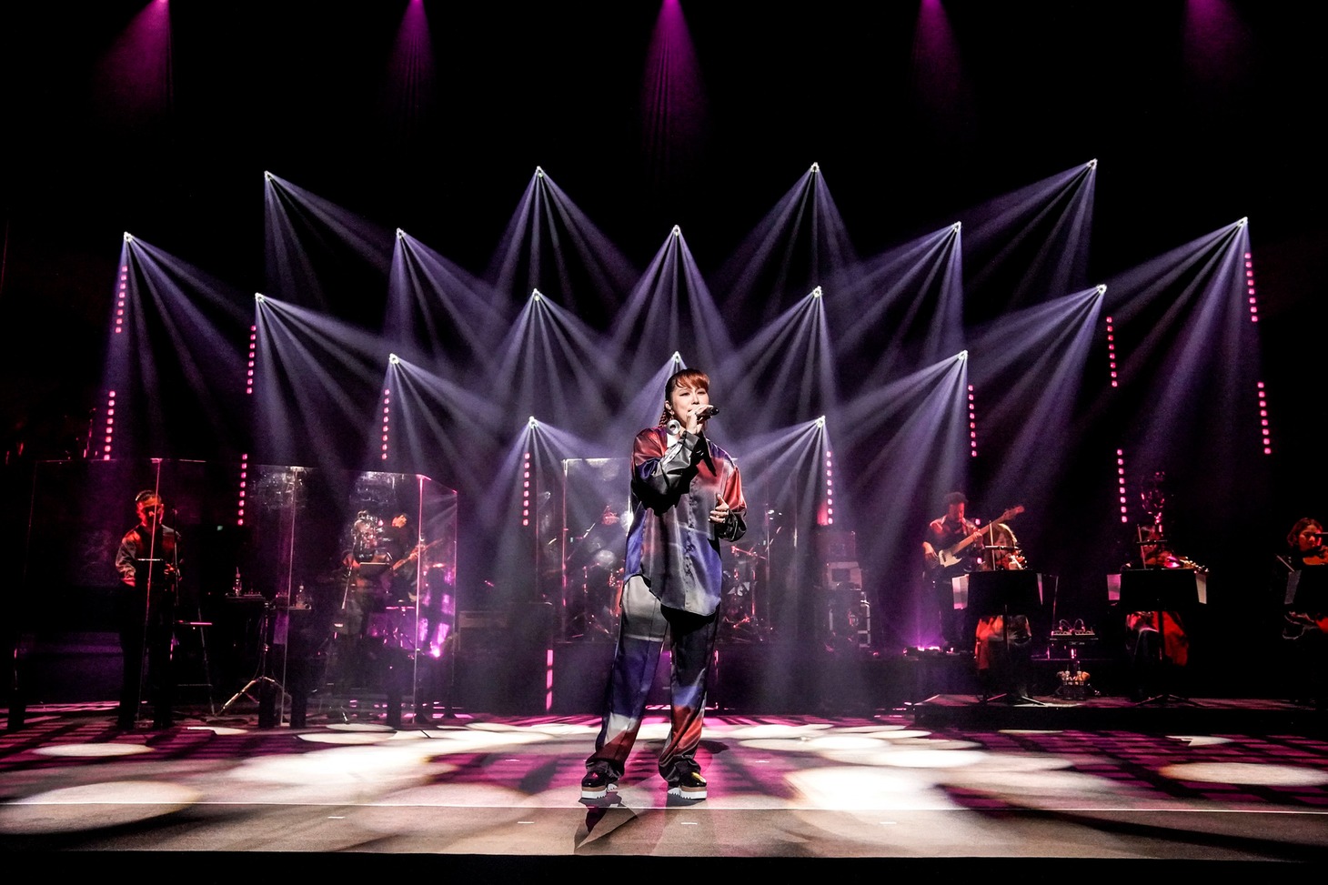 「AI 20周年記念TOUR”IT’S ALL ME”FINAL -AI BIRTHDAY SPECIAL-」の様子。（撮影：上飯坂一）