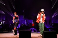 左からAI、¥ellow Bucks。（撮影：上飯坂一）