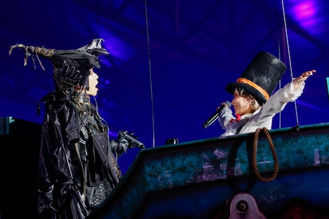 HYDEとロザリーナ。