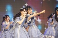 左から谷崎早耶、冨田菜々風。(c)YOANI