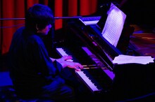 佐藤優介（カメラ＝万年筆）