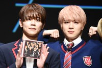 左から藤牧京介、佐野雄大。