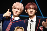 左から佐野雄大、田島将吾。