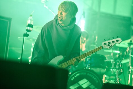 GEN（B, Vo）（Photo by MASANORI FUJIKAWA）