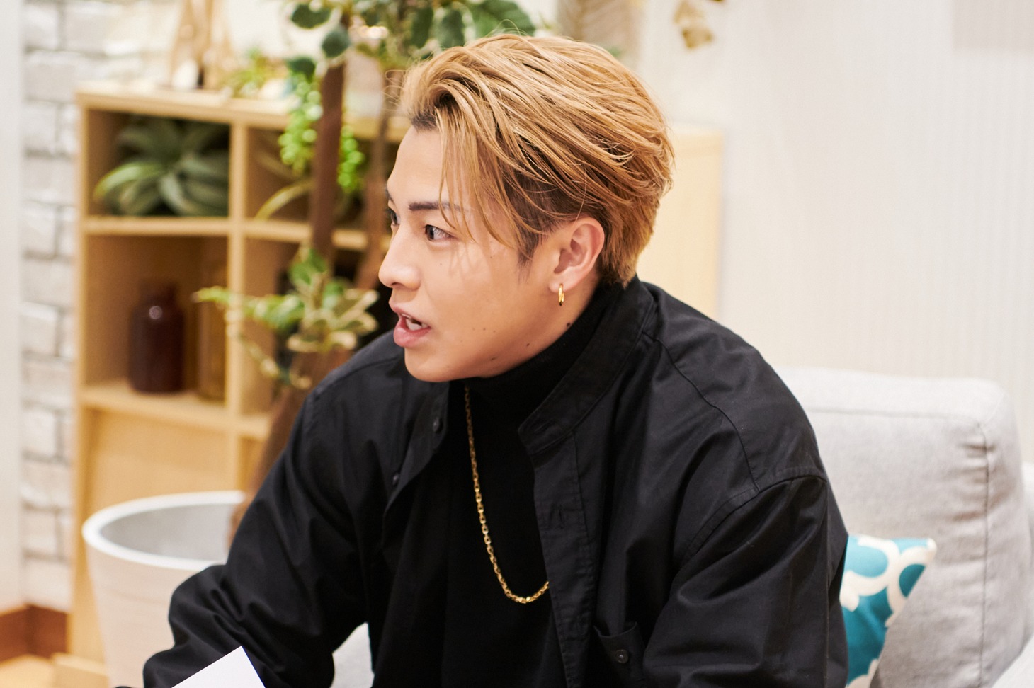 地元の大スターと初対面し緊張気味のRIKUさん。